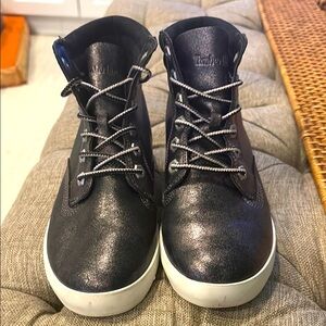 Timberland women’s black metallic Dausette  sneaker/boots. Size 6. Excellent!